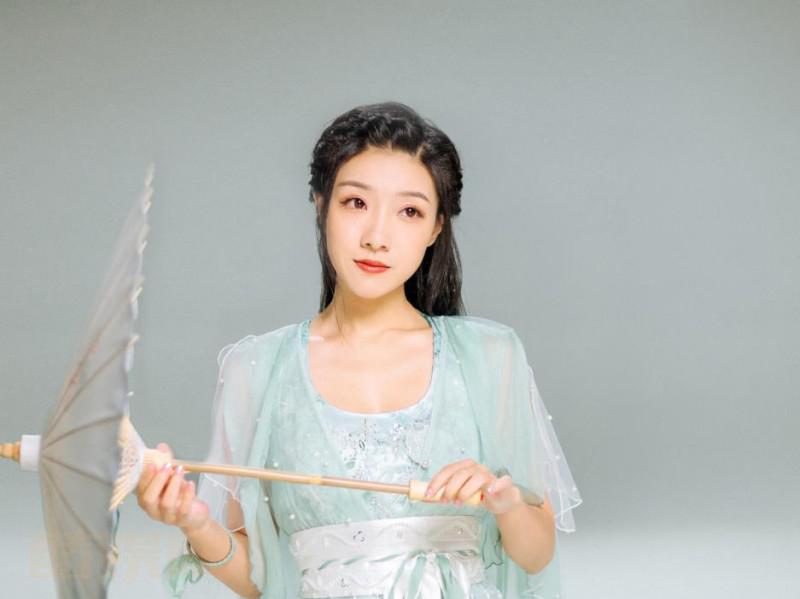 颜灵兰个人资料简介 颜灵兰个人写真