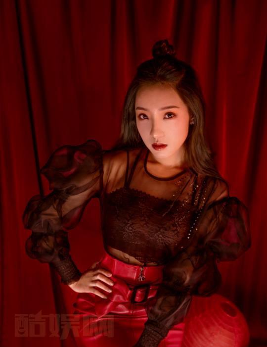 颜灵兰个人写真