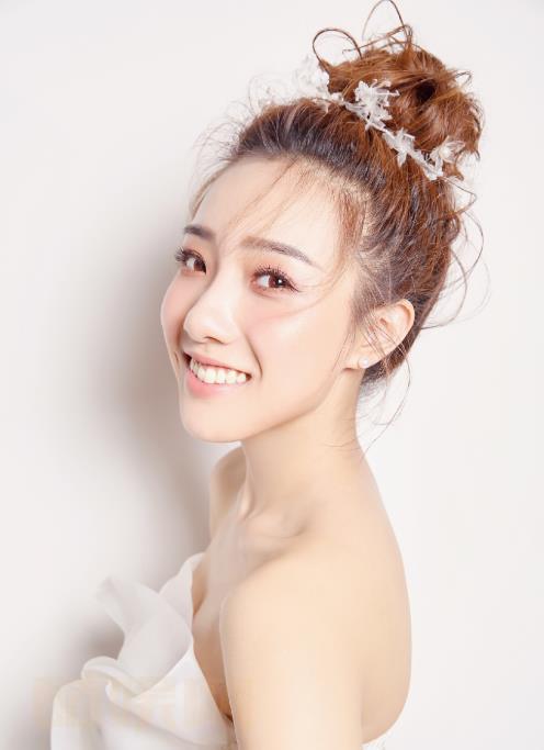 颜灵兰婚纱照写真