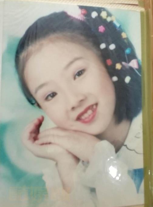 颜灵兰童年照