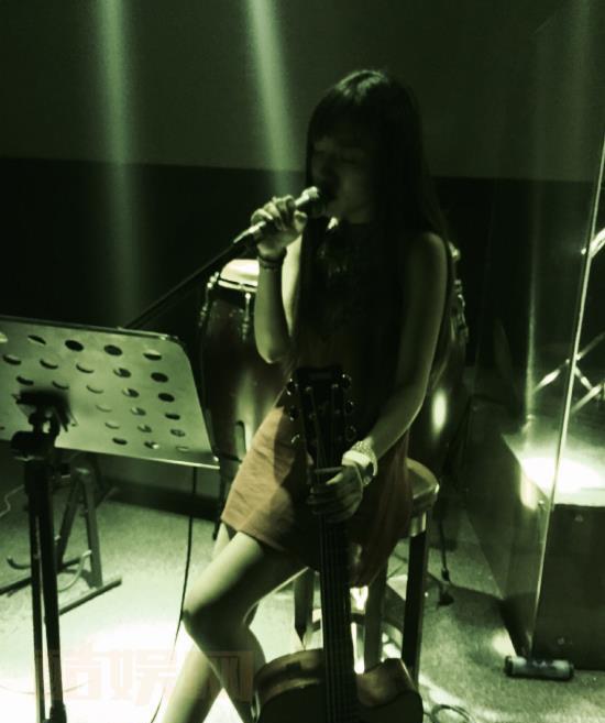颜灵兰演唱会现场照