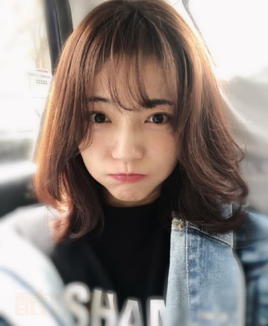 尹雨航甜美自拍照