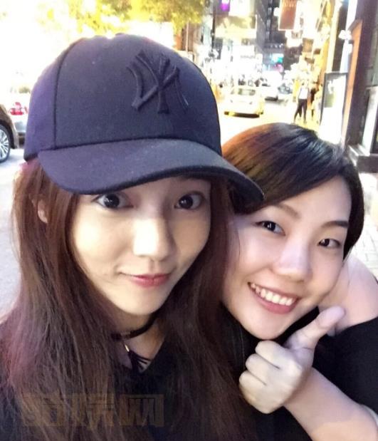 尹雨航与人合照