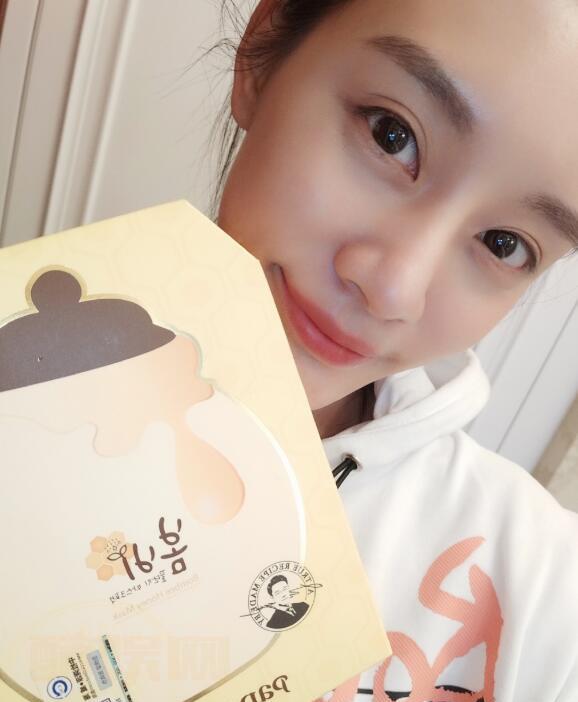 袁百梓卉生活照