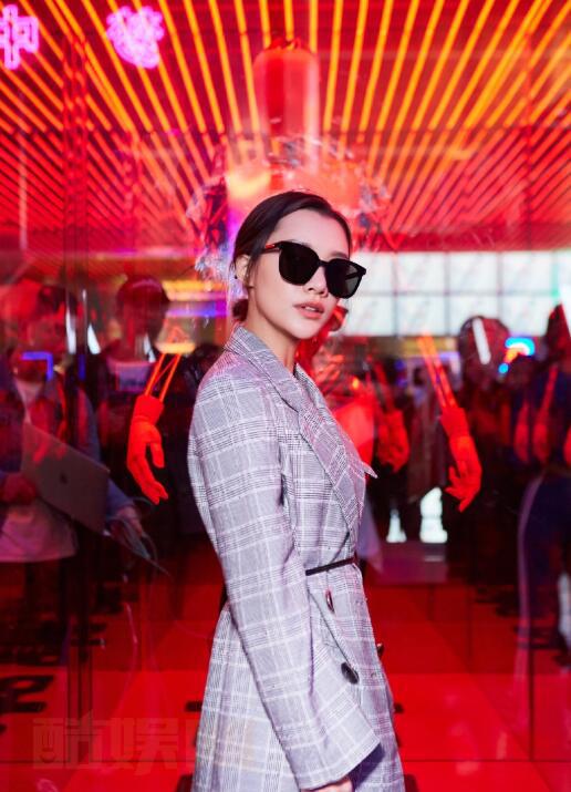 袁百梓卉活动照