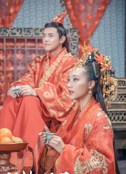 袁百梓卉古装剧照