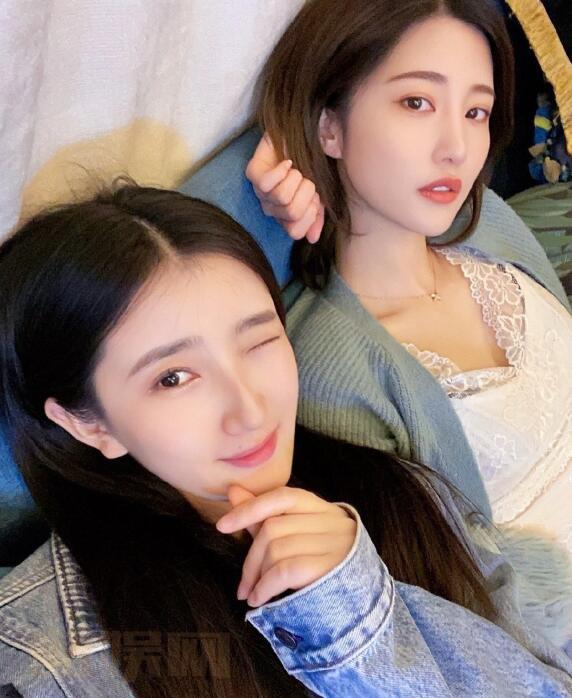 予辰与人合照