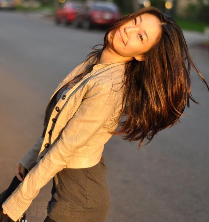 余思潞街拍大片