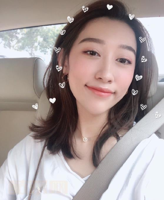 喻筱博甜美自拍照