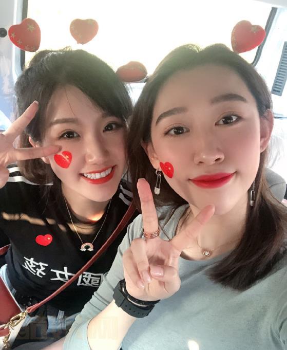 喻筱博与人合照