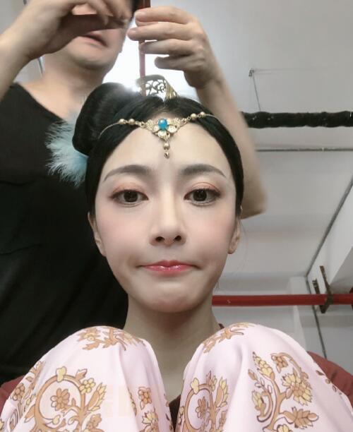 于歆童片场照