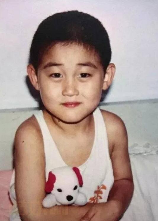 张本煜小时候照片