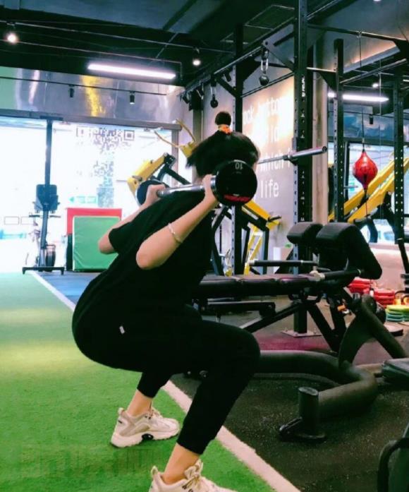 张楚文运动健身照