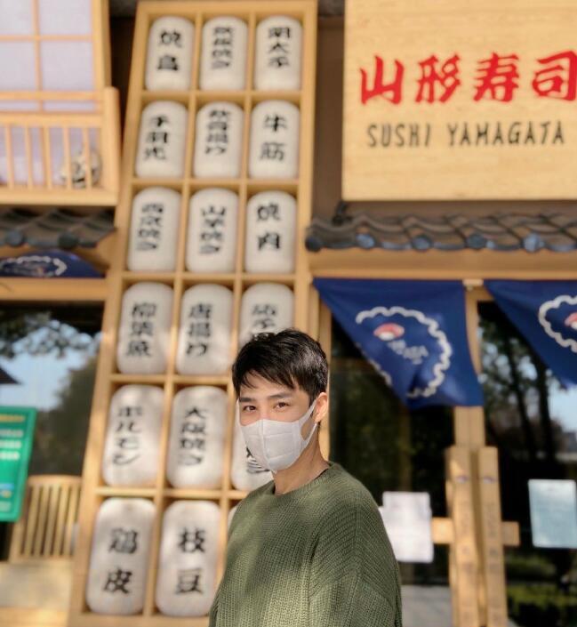 张书弘户外旅行照