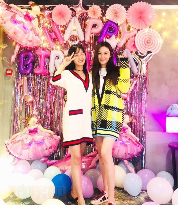 张颖颖与人合照