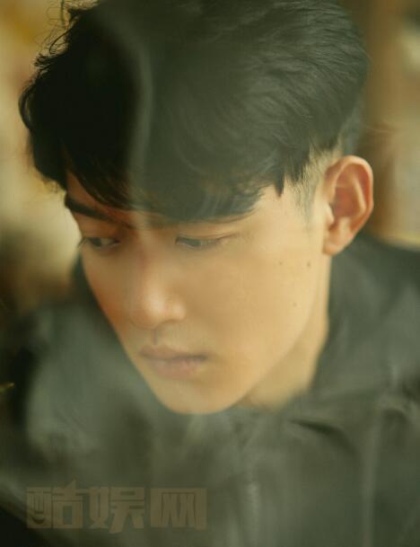 赵文龙帅气写真