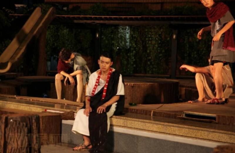 赵文龙舞台剧照