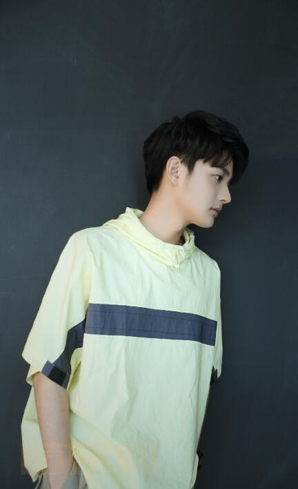 赵子麒帅气写真