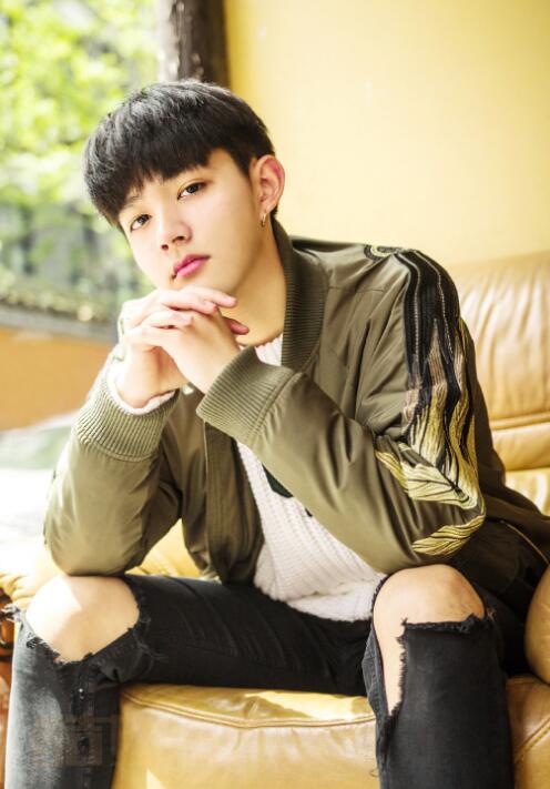 赵子麒街拍大片