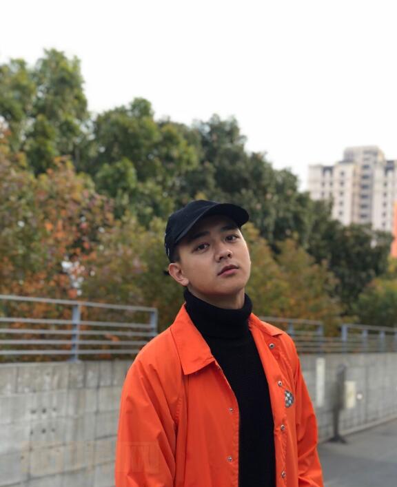 周大为户外街拍照