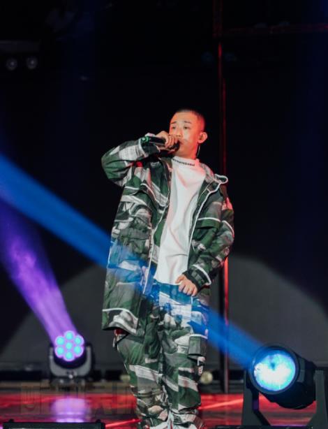 周延演唱会现场照