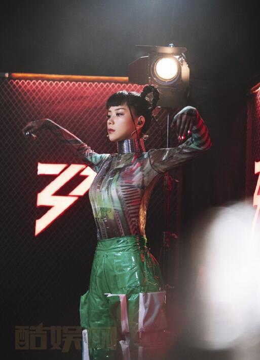 朱婧汐舞台表演照