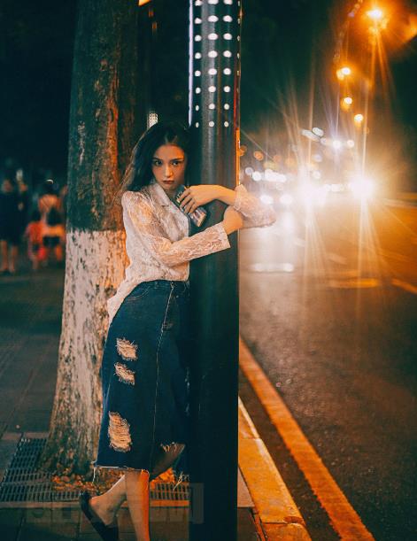 朱云慧街头夜色写真