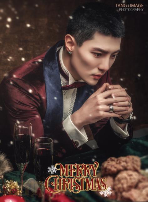 邹玮祺节日写真